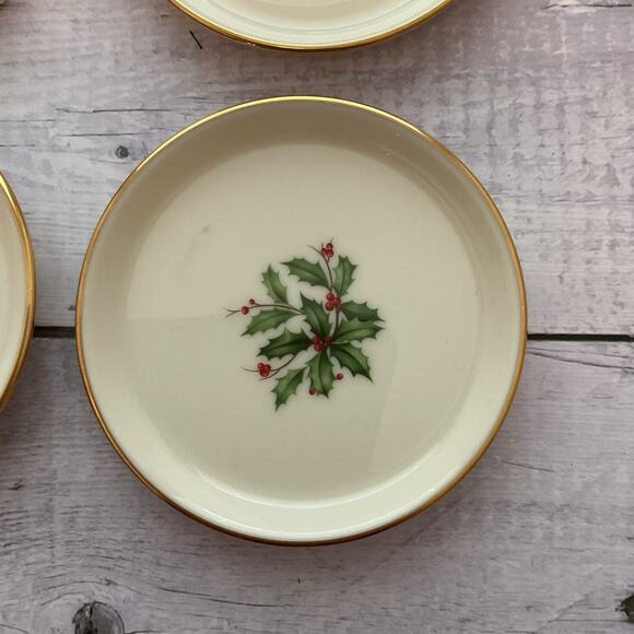 Lenox Holiday Dimension Coaster Set Of 4 Christmas Holly Berry Porcelain USA - Picture 4 of 12